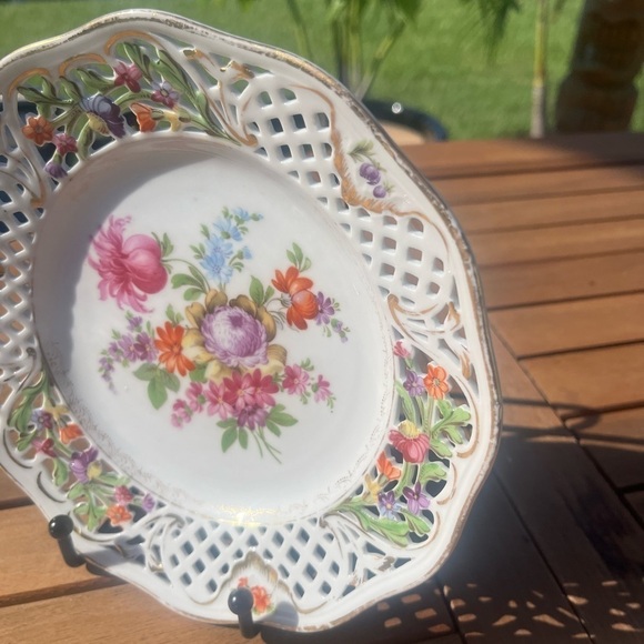 Schumann Bavaria Germany, Basket / Plate, Reticulated, Gold Trim, w/Flowers - Picture 5 of 9